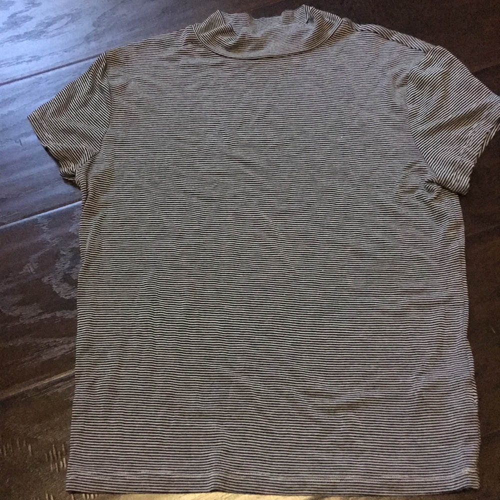 Cute mock turtleneck short sleeve size small